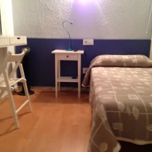 Hostal Delfos 2* ברצלונה