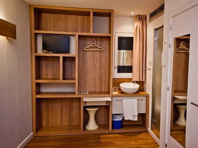 Hostal Marenostrum Barcelona 2*,